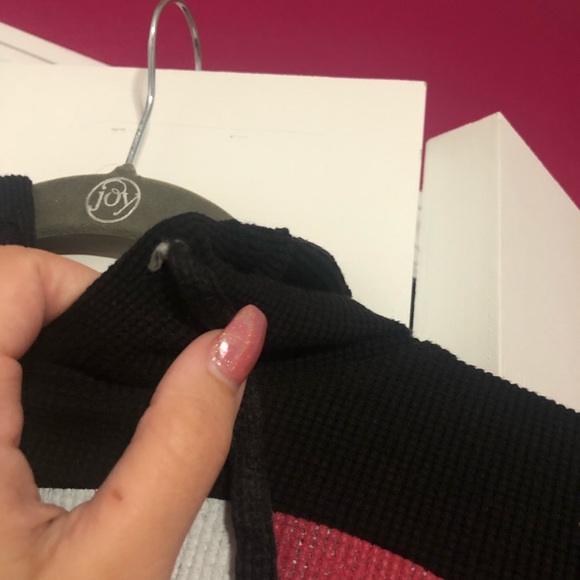 Canada Thermal Sweatshirt Disney Epcot - Picture 3 of 5